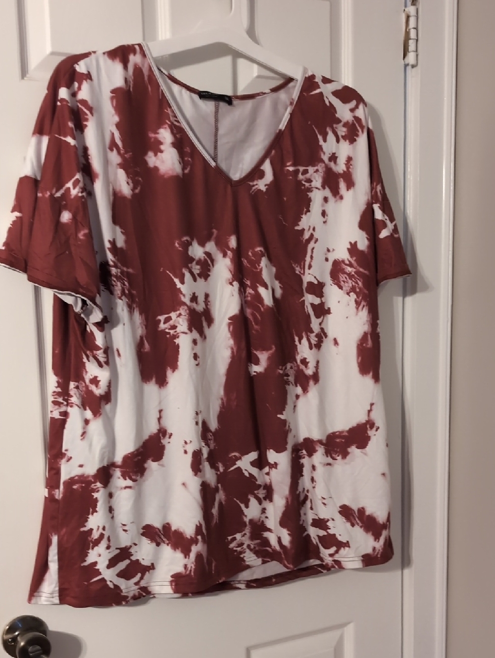 SHEIN Rust and White Tie-Dye V-Neck Short Sleeve Top